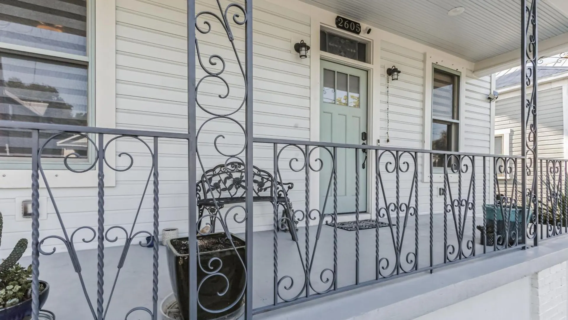 Historic 1918 Tampa Home With Modern Comforts & Charm Home