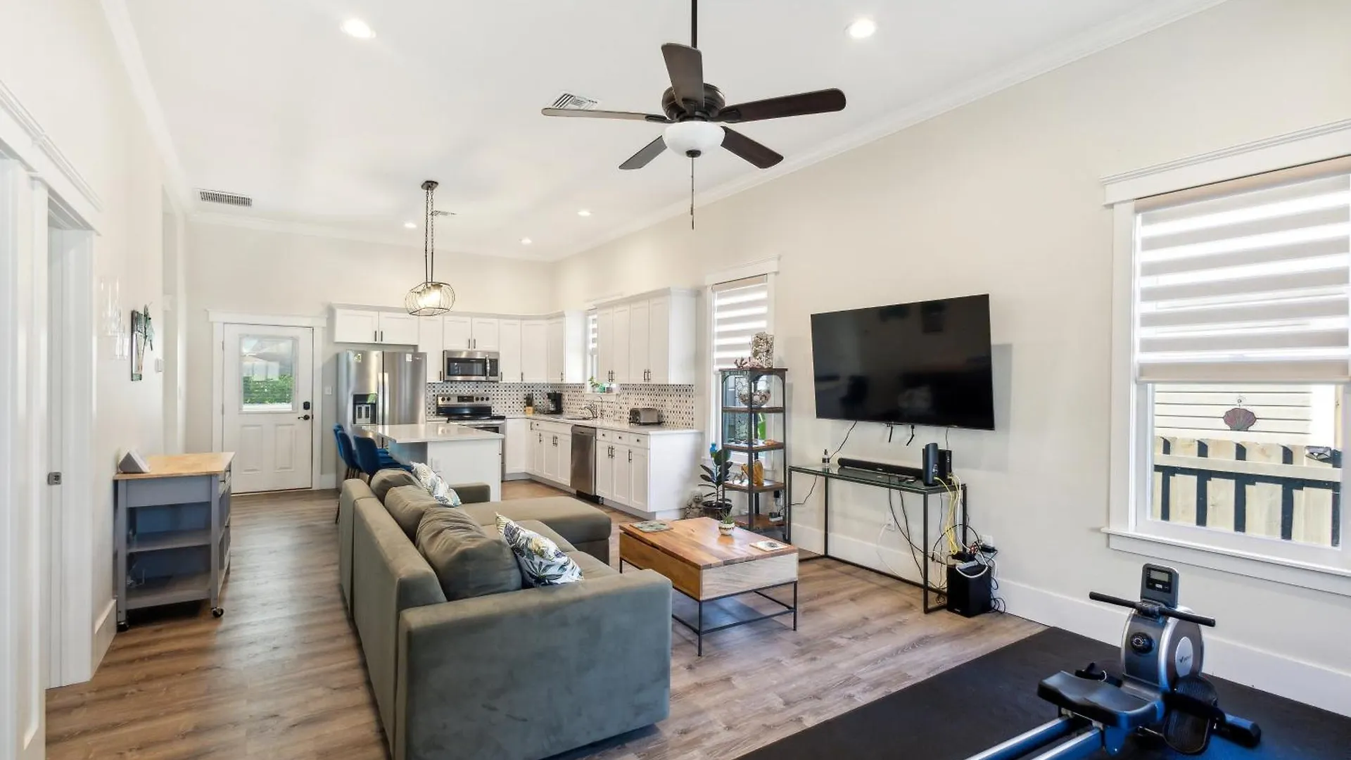 Historic 1918 Tampa Home With Modern Comforts & Charm Home
