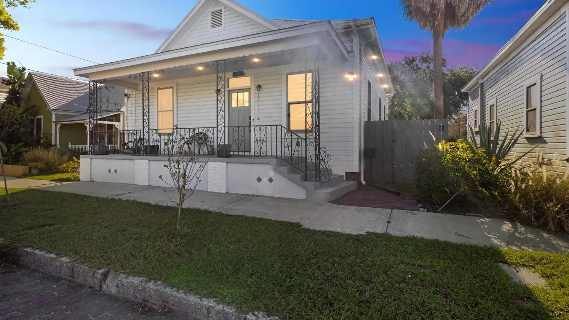 Historic 1918 Tampa Home With Modern Comforts & Charm Home